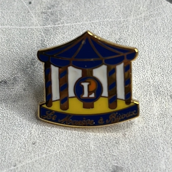 Vintage French E. LeClerc Interlocking Goldtone Lapel Pins - Set of 7 Pins - Picture 5 of 5